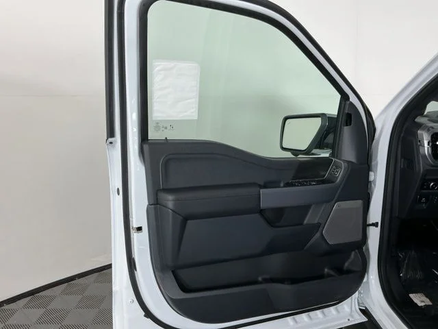 New 2025 Oxford White Ford Lariat image 15