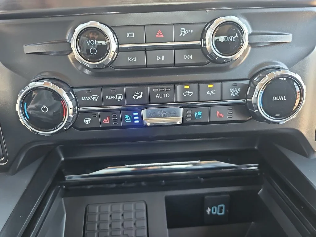 New 2026 Agate Black Metallic Ford F-250® Lariat® image 20