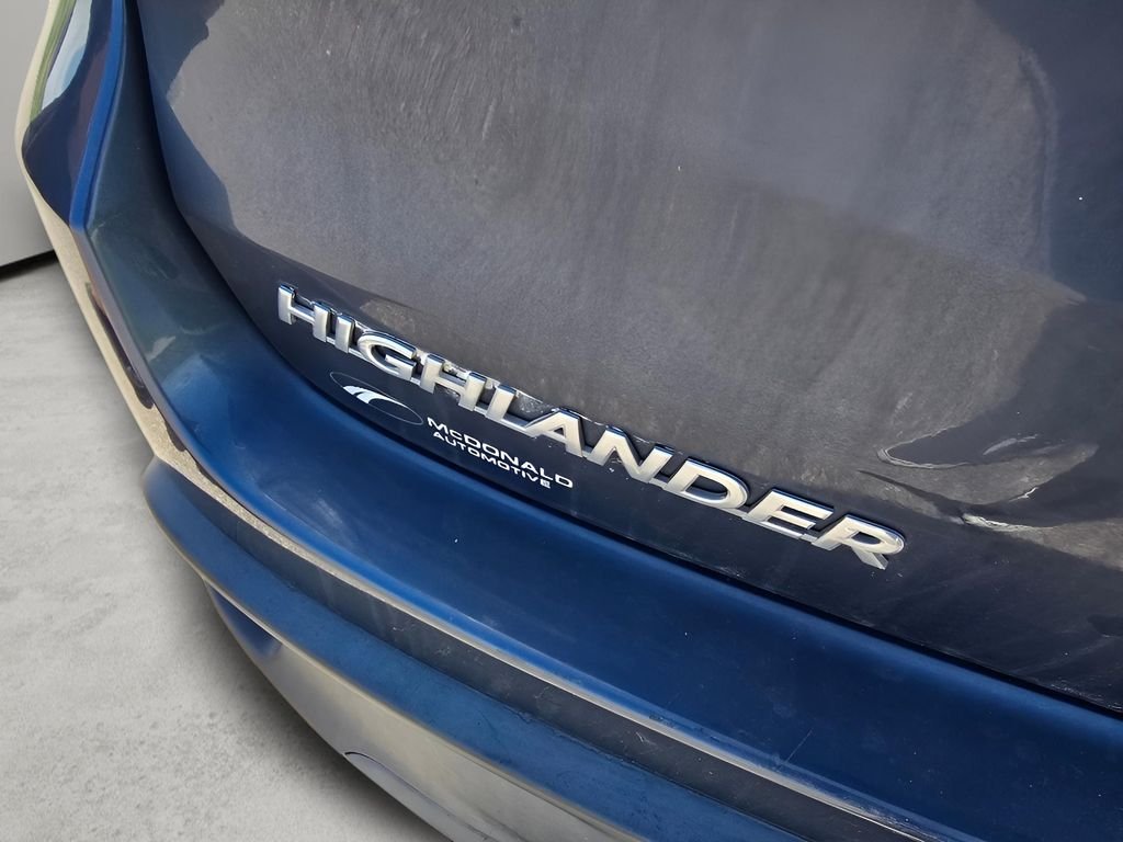 Used 2014 Shoreline Blue Pearl Toyota XLE image 29