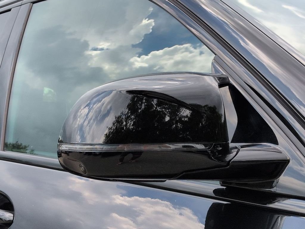 New 2026 Black Sapphire Metallic BMW M60i image 12