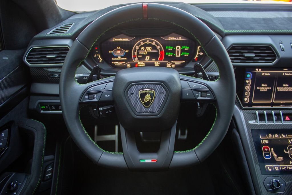 Used 2024 White Lamborghini Performante image 14