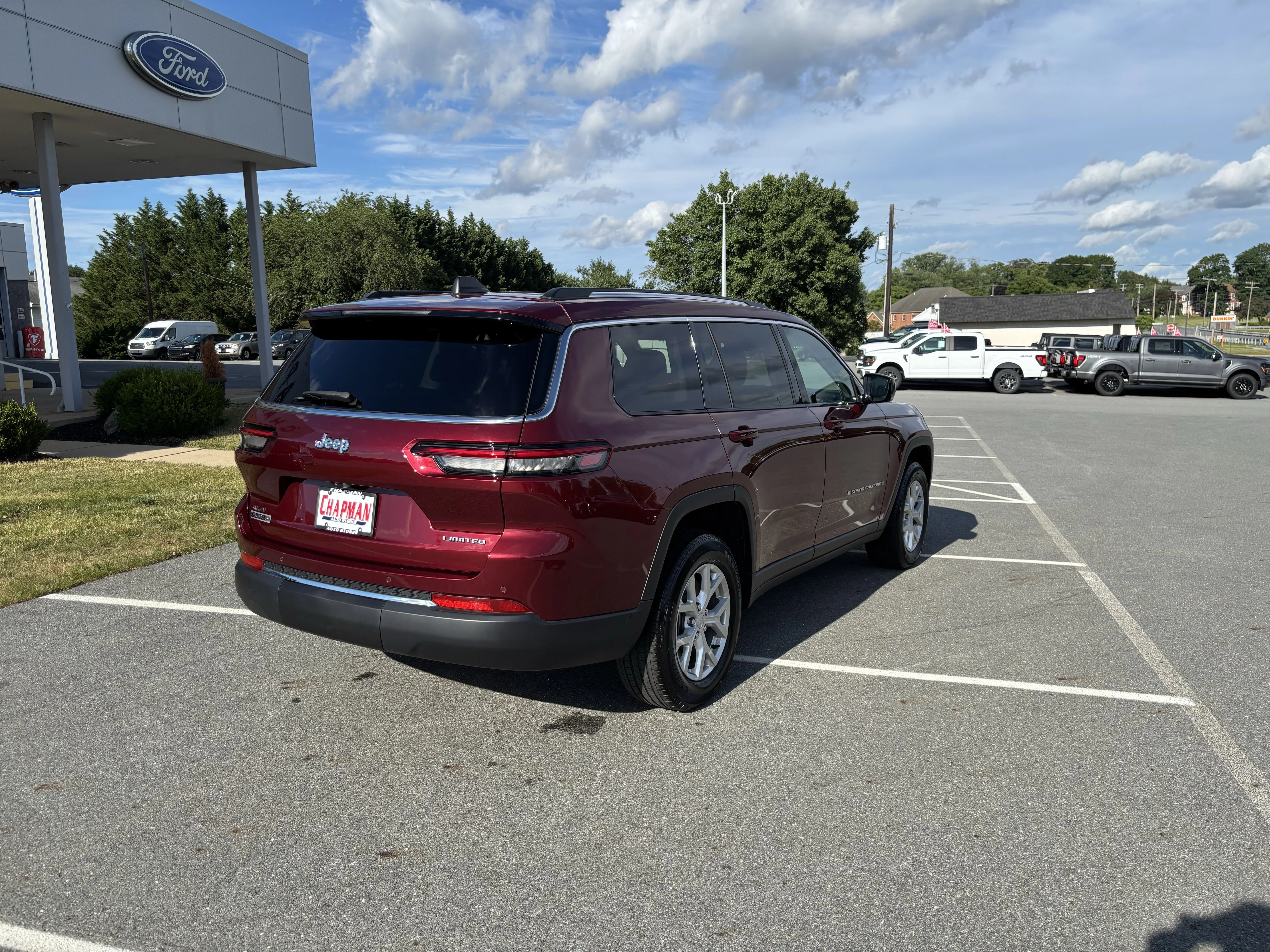 Used 2024 Velvet Red Pearlcoat Jeep Limited image 9