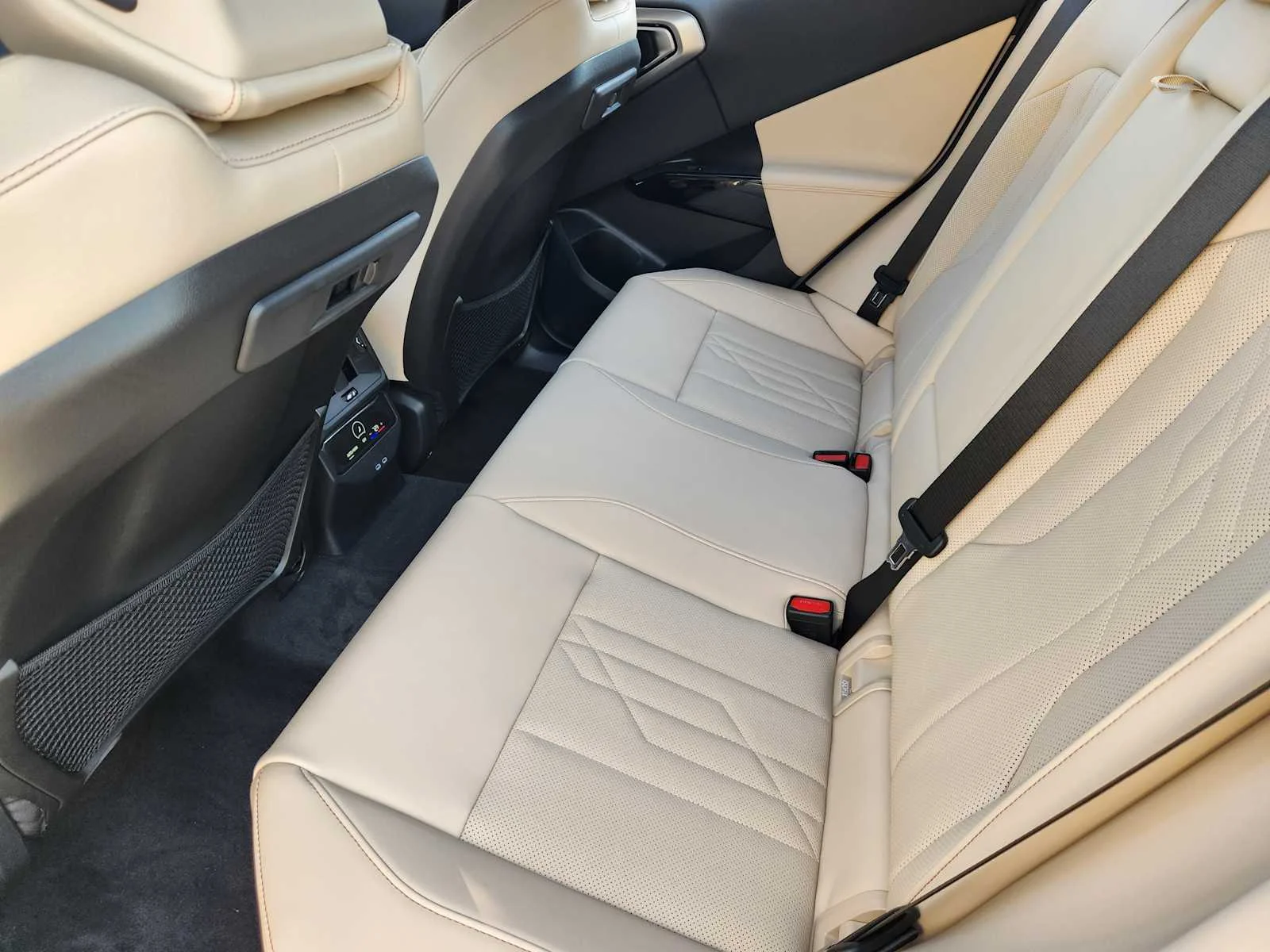 New 2026 Dune Grey Metallic BMW 30 xDrive image 7
