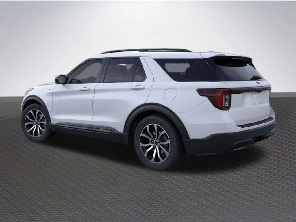 New 2026 Space White Metallic Ford ST-Line image 4