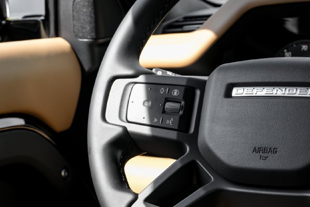 New 2026 Santorini Black Land Rover X-Dynamic SE image 20