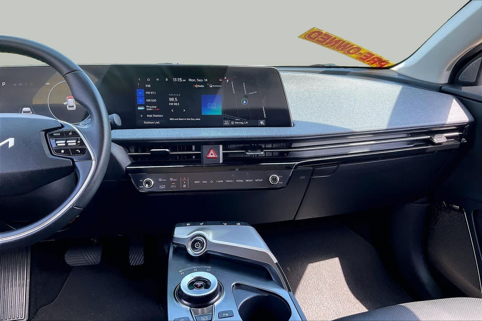 Used 2022 Snow White Pearl Kia Wind image 6