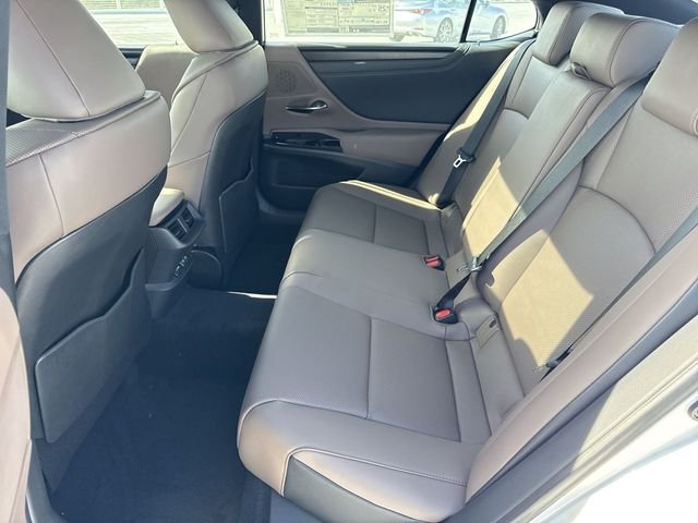 2025 Lexus ES 350 - Photo 23