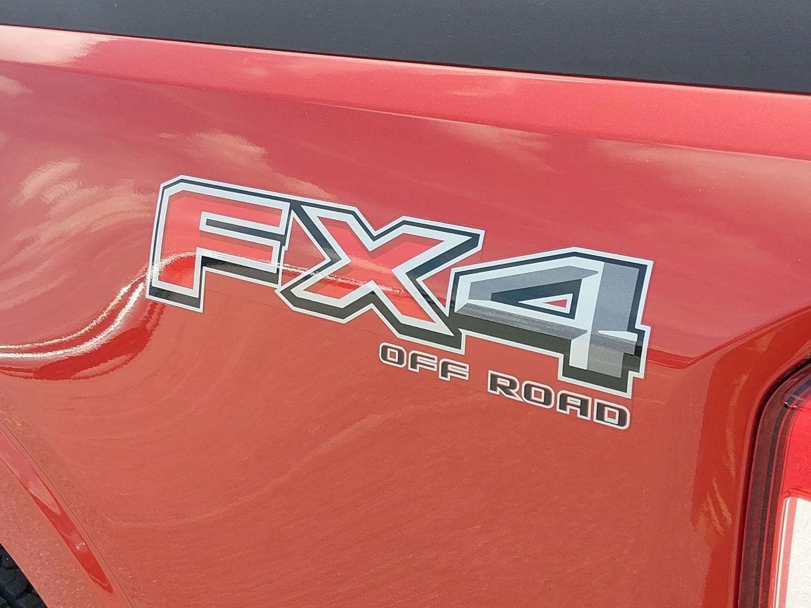 Used 2022 Hot Pepper Red Metallic Tinted Clearcoat Ford XLT image 23