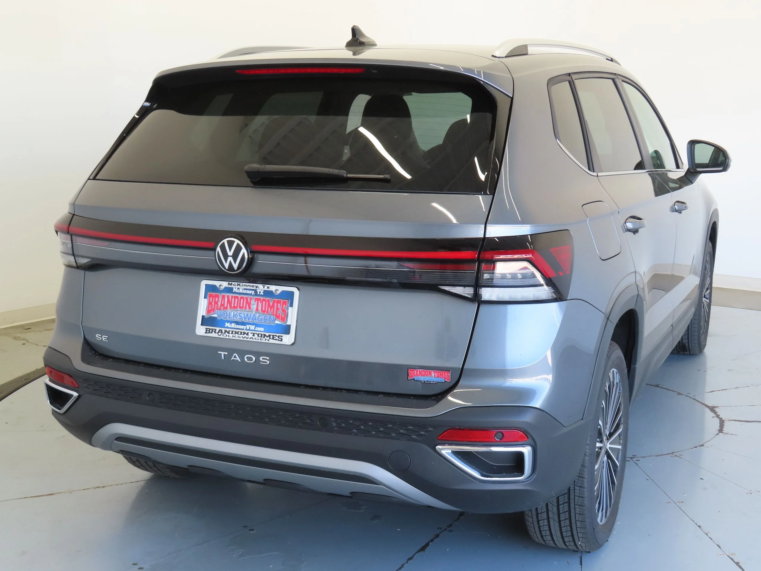 New 2026 Silver Volkswagen 1.5T SE image 3