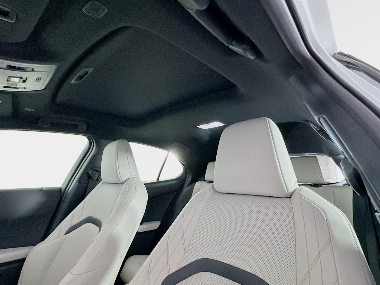 Used 2025 Ultra White Lexus UX 300h F SPORT Design image 14