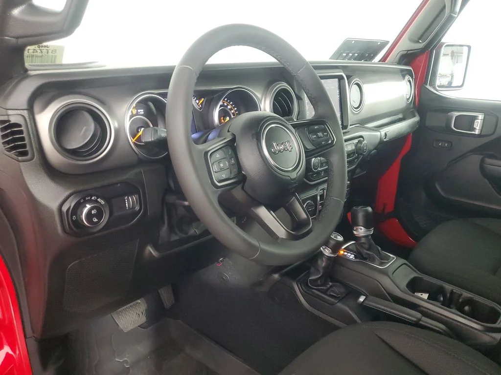 Used 2023 Red Jeep Sport S image 11