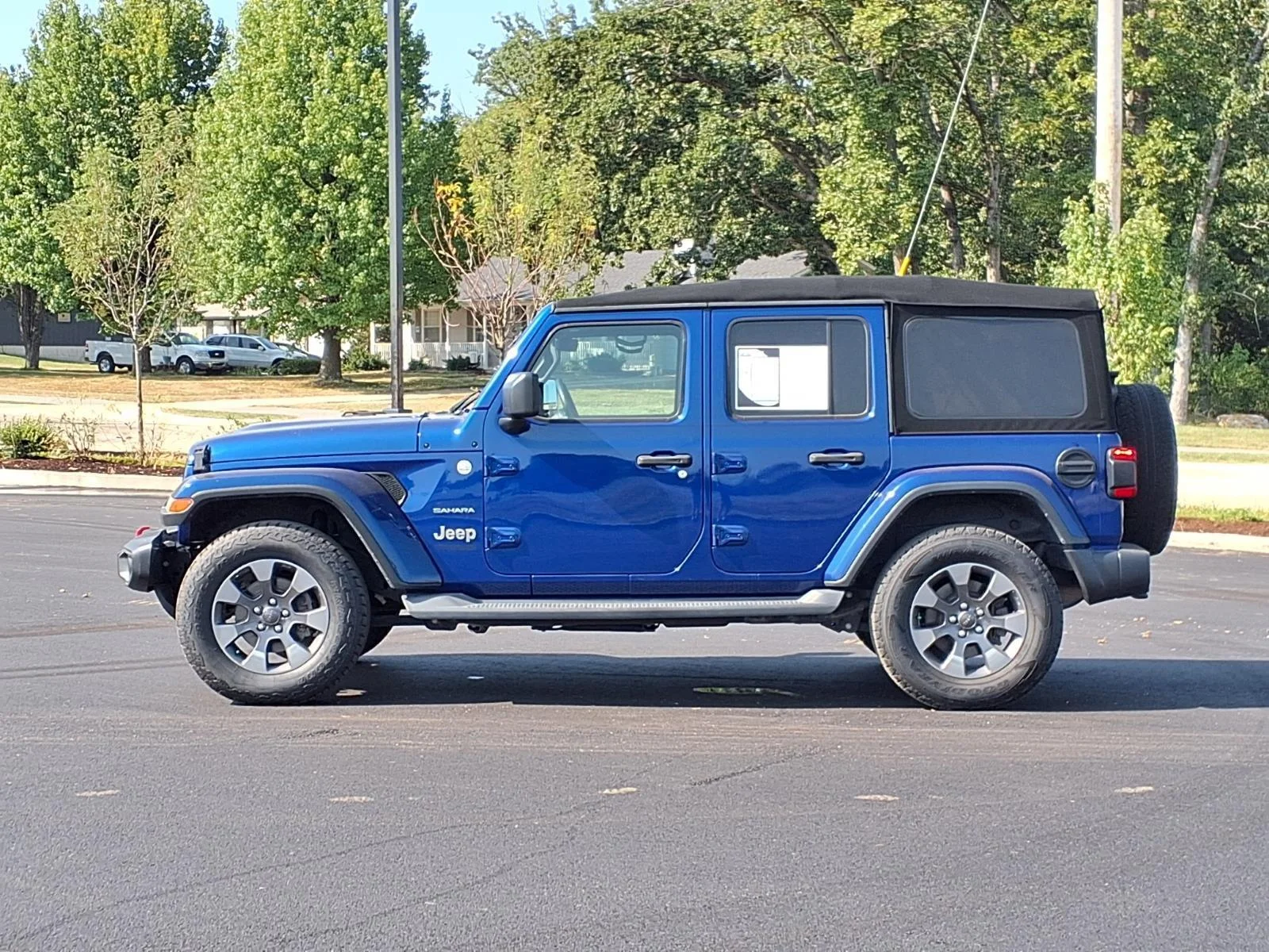 Used 2018 Ocean Blue Metallic Clearcoat Jeep Sahara image 2