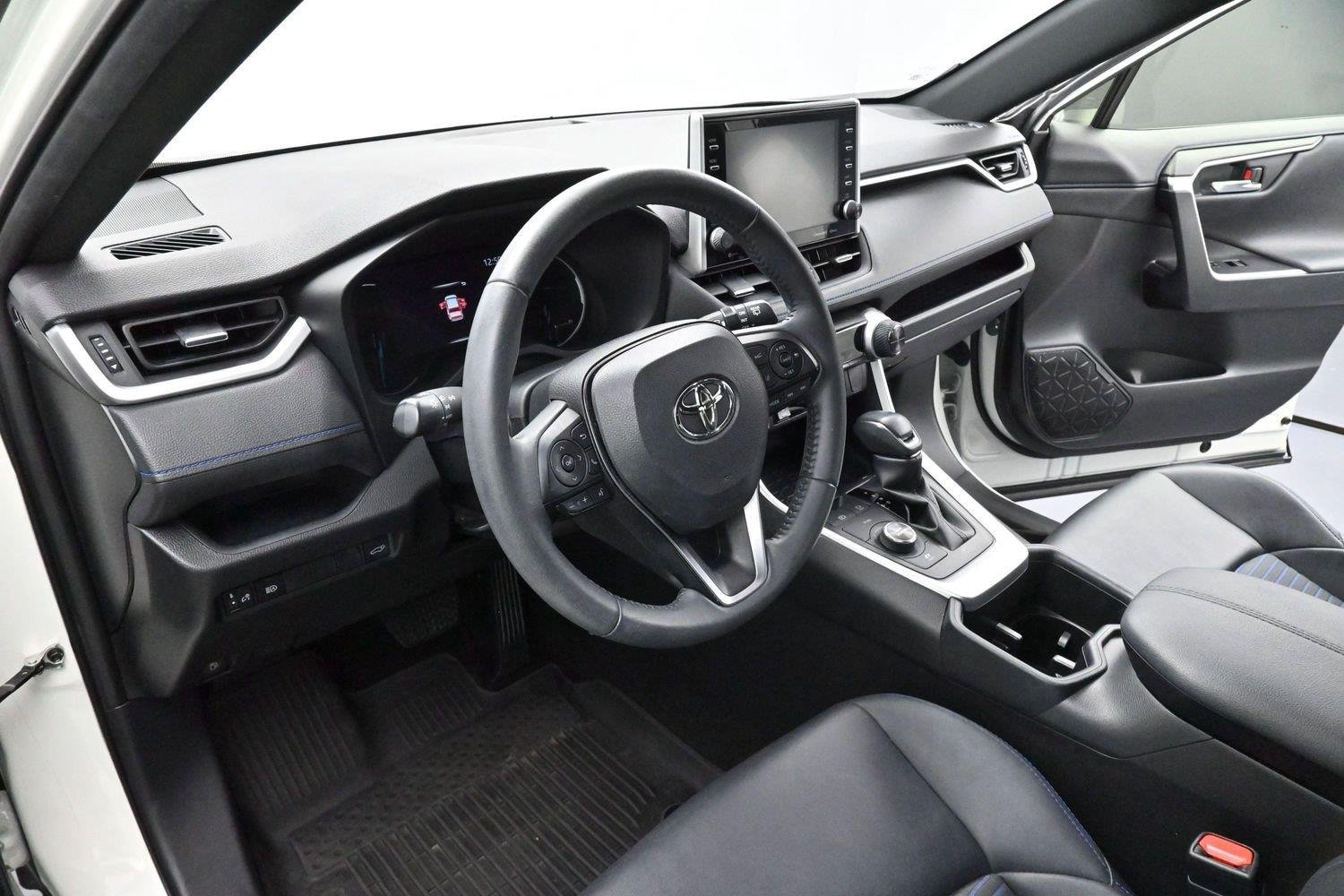 Used 2022  Toyota Hybrid XSE image 16