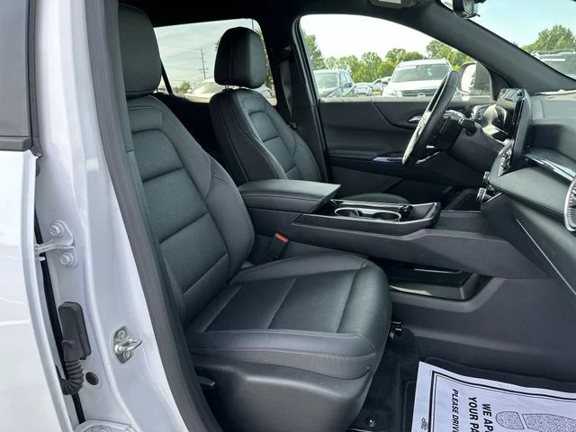 Used 2025 White Chevrolet LT image 29