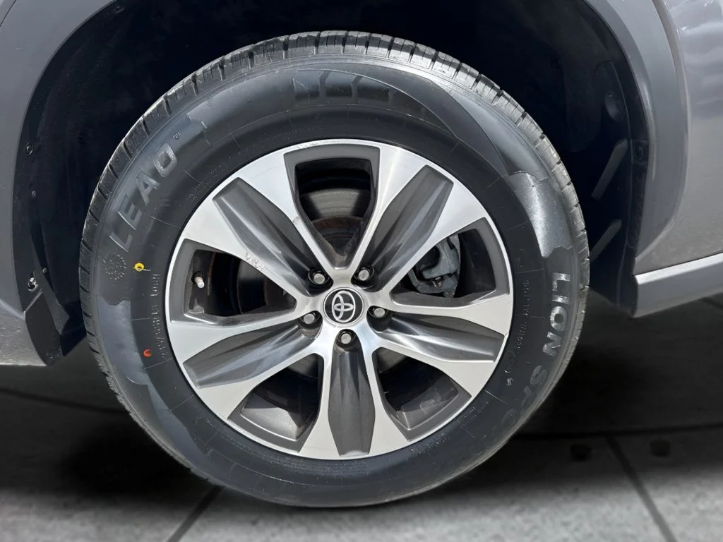 Used 2022 Gray Toyota XLE image 29