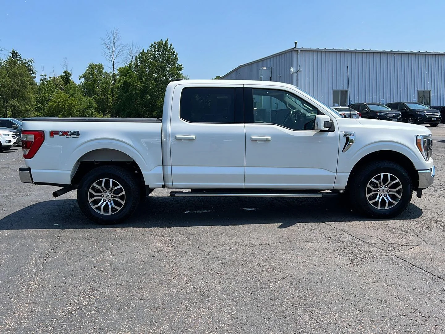 Used 2022 Star White Metallic Tri-Coat Ford LARIAT image 24