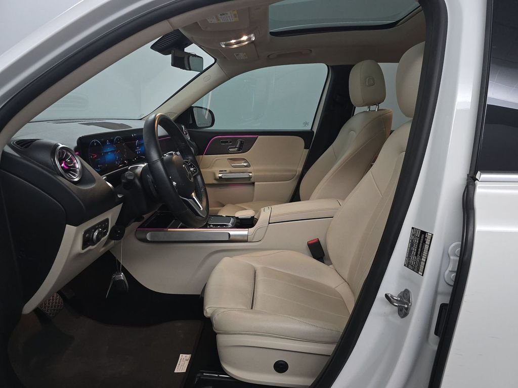 Used 2022 White Mercedes-Benz GLB 250 image 7