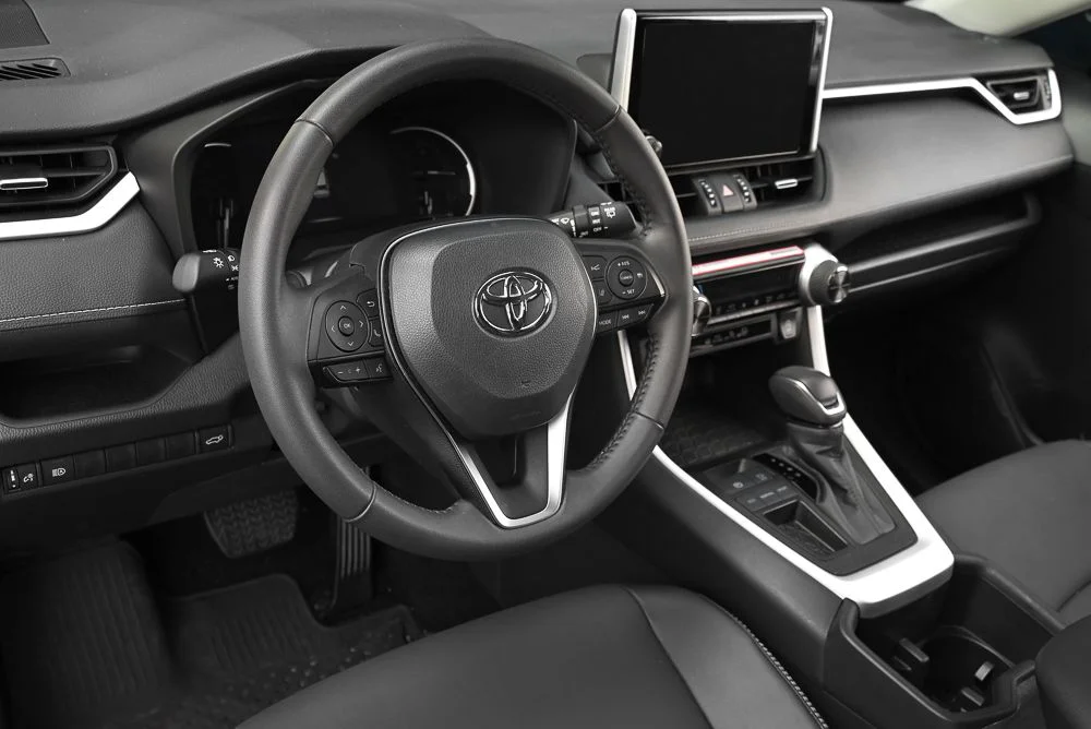 Used 2025 Silver Toyota XLE Premium image 10
