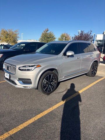 2024 Volvo XC90 B5 Plus