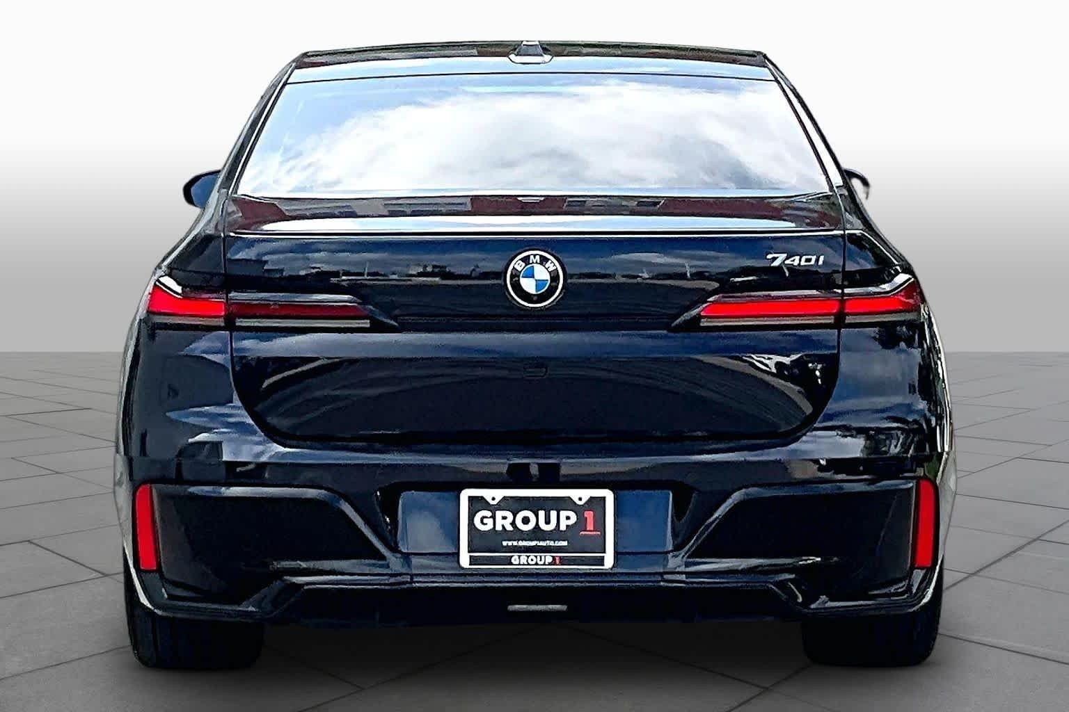 Used 2023 Carbon Black Metallic BMW 740i image 4