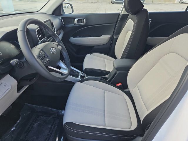 2025 Hyundai Venue SEL - Photo 14
