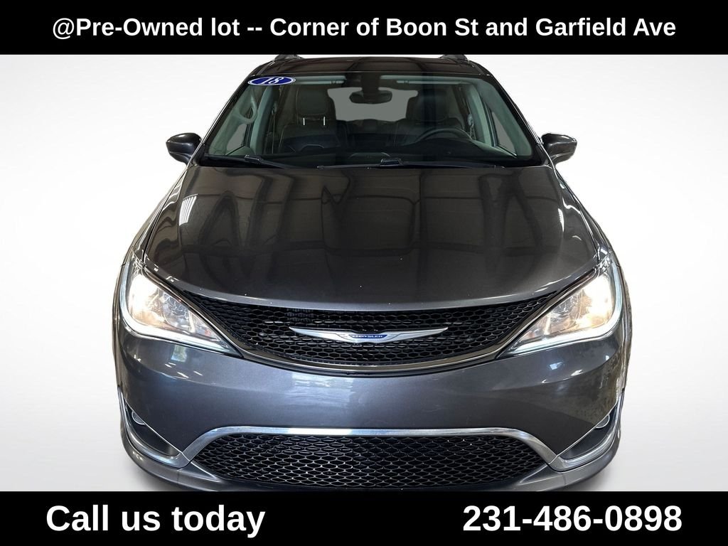Used 2018 Gray Chrysler Touring L image 8