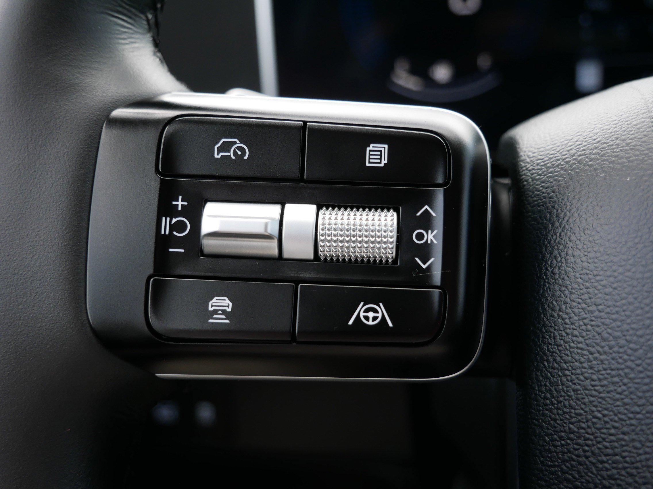 Certified Used 2024 Hampton Gray Hyundai SEL image 25