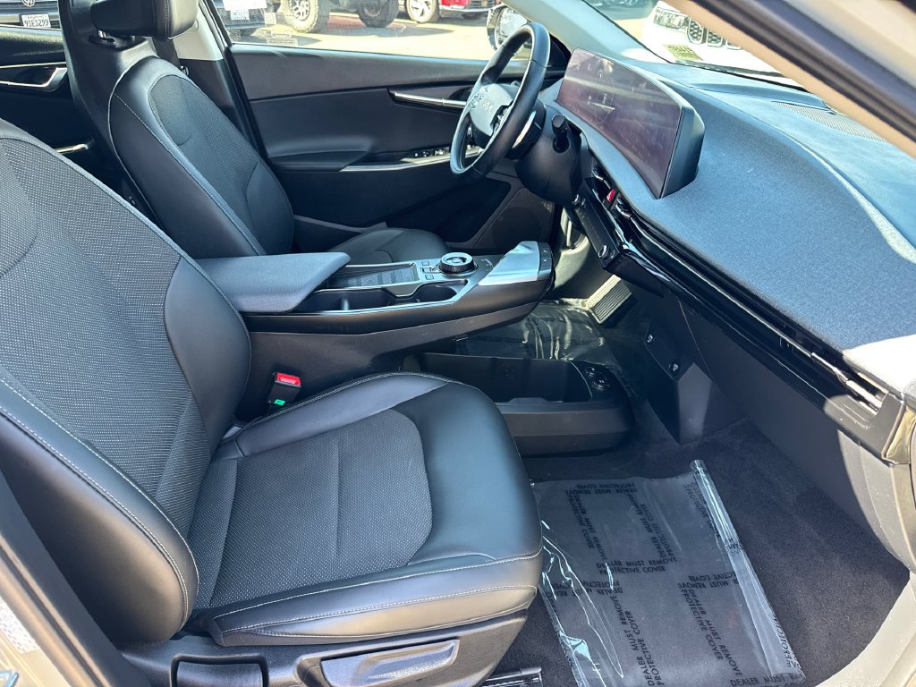 Used 2024 White Kia Light image 14