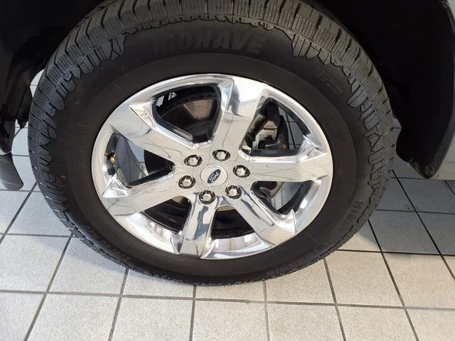Used 2023 Gray Metallic Ford Lariat image 5