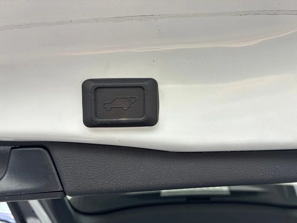 Used 2022 White Toyota XLE image 16