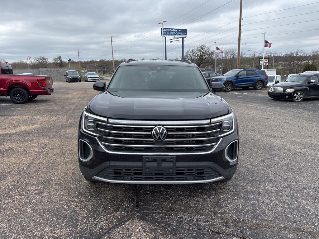 Used 2024 Volkswagen Atlas SE w/Tech with VIN 1V2HR2CA6RC542674 for sale in Kansas City