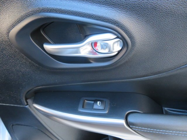 Used 2021 Billet Silver Metallic Clearcoat Jeep Latitude image 14