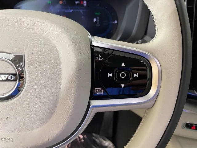 2025 Volvo XC60 Plus - Photo 22