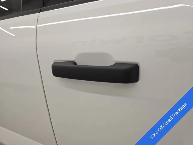 New 2027 Oxford White Ford F-350® XLT image 8