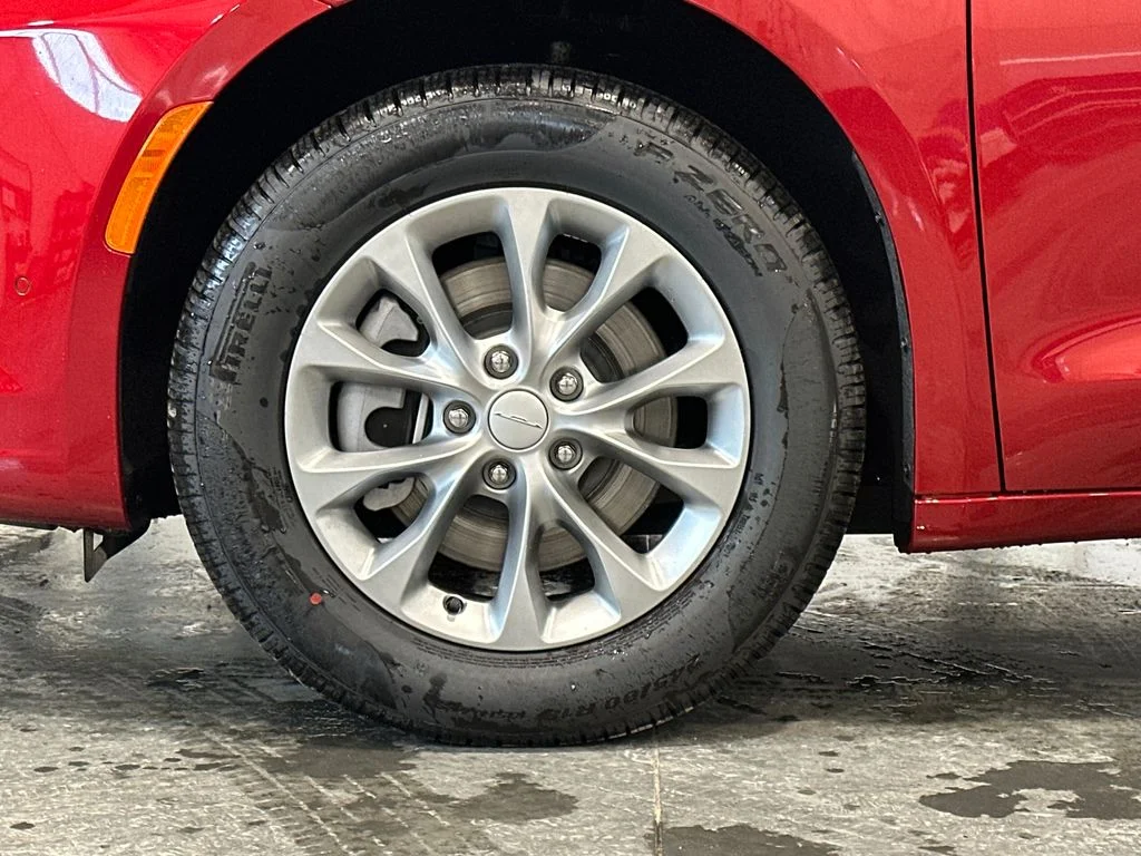 New 2027 Red Hot Pearl-Coat Exterior Paint Chrysler Select image 9