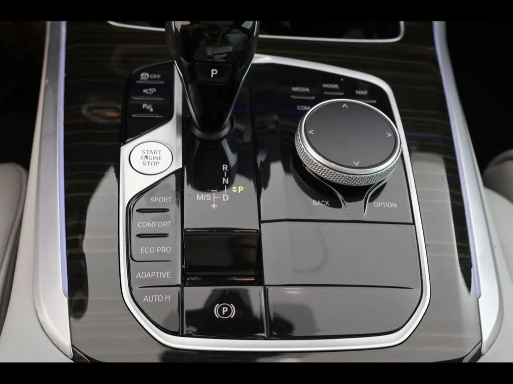 Used 2023 White BMW sDrive40i image 18