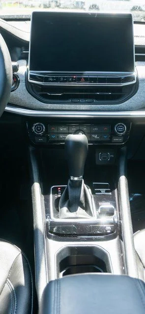 Used 2023 Black Jeep Latitude image 16