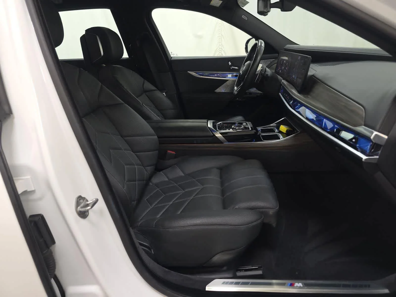 Certified Used 2024 Alpine White BMW xDrive40 image 9