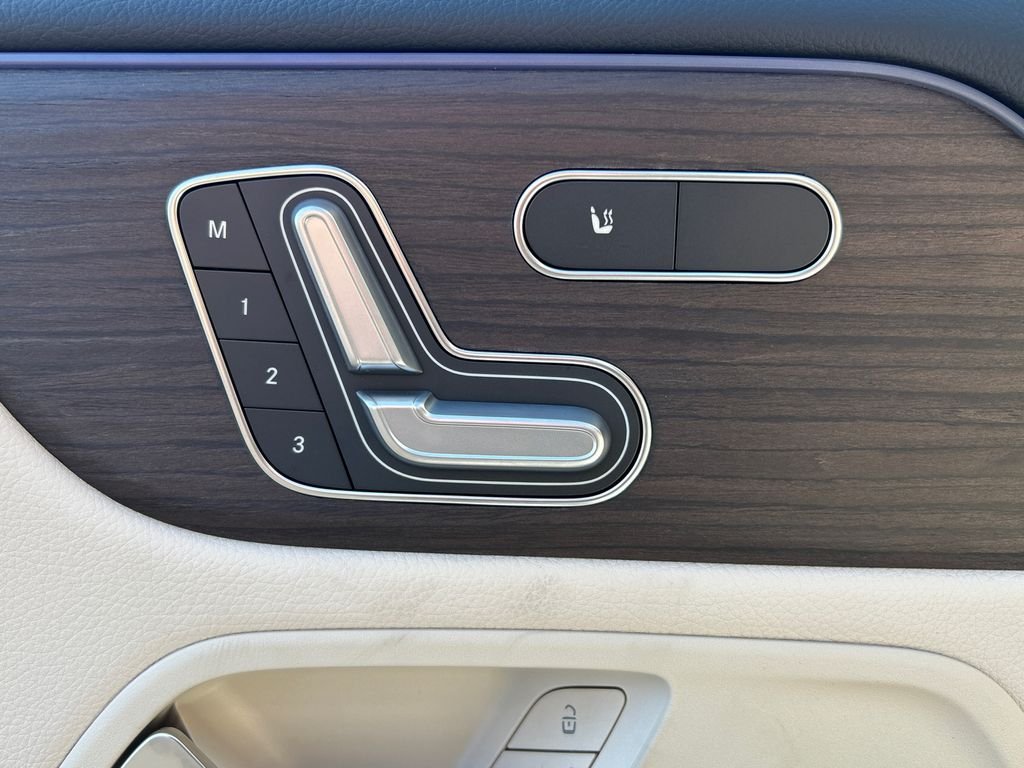 New 2026 Polar White Mercedes-Benz GLB 250 image 11