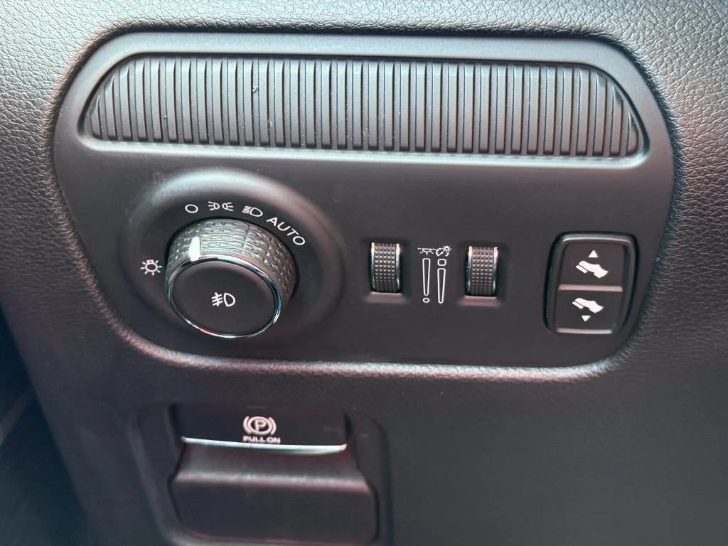 Used 2024 White Jeep Series II image 19