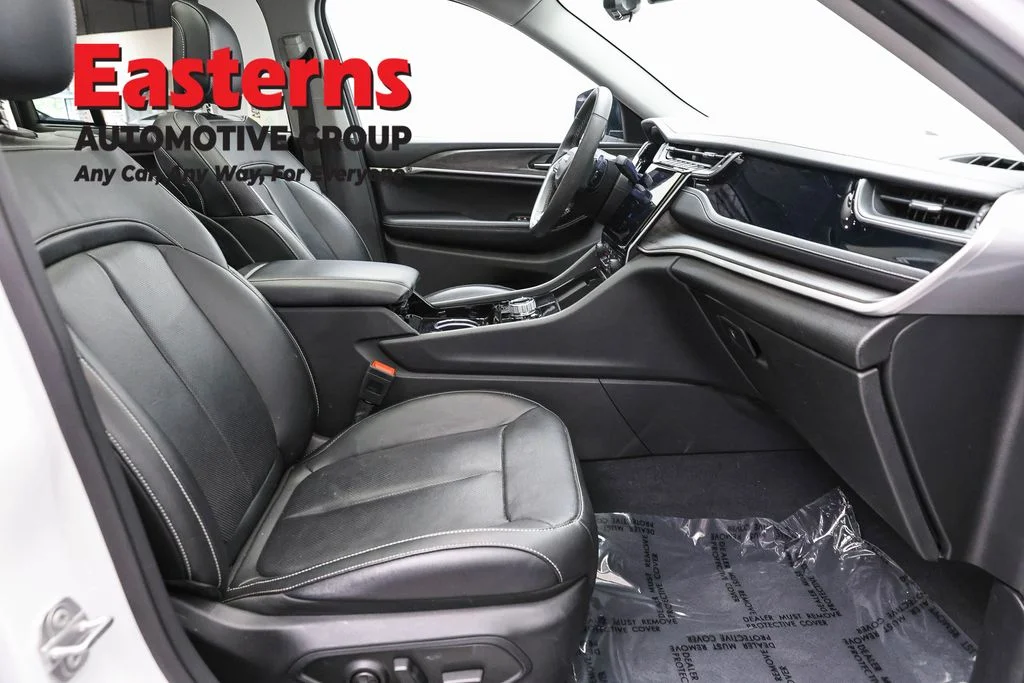 Used 2022 White Jeep 4xe image 26