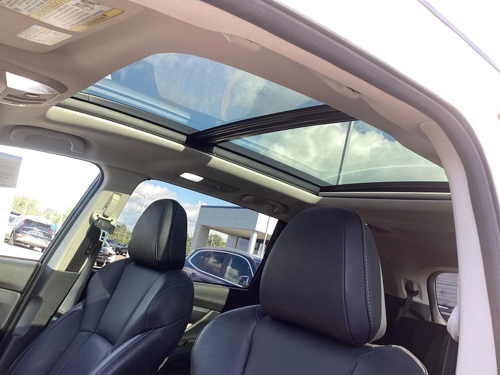 Used 2022 Crystal White Pearl Subaru Limited image 32