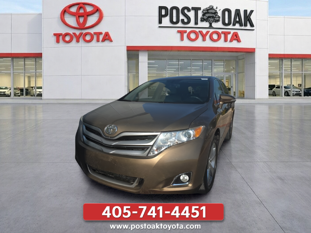 Used 2013 Gold Toyota LE image 12