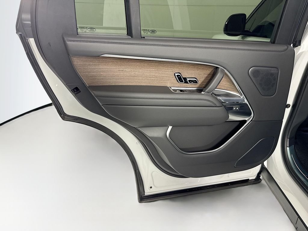 New 2026 Fuji White Land Rover SE image 27