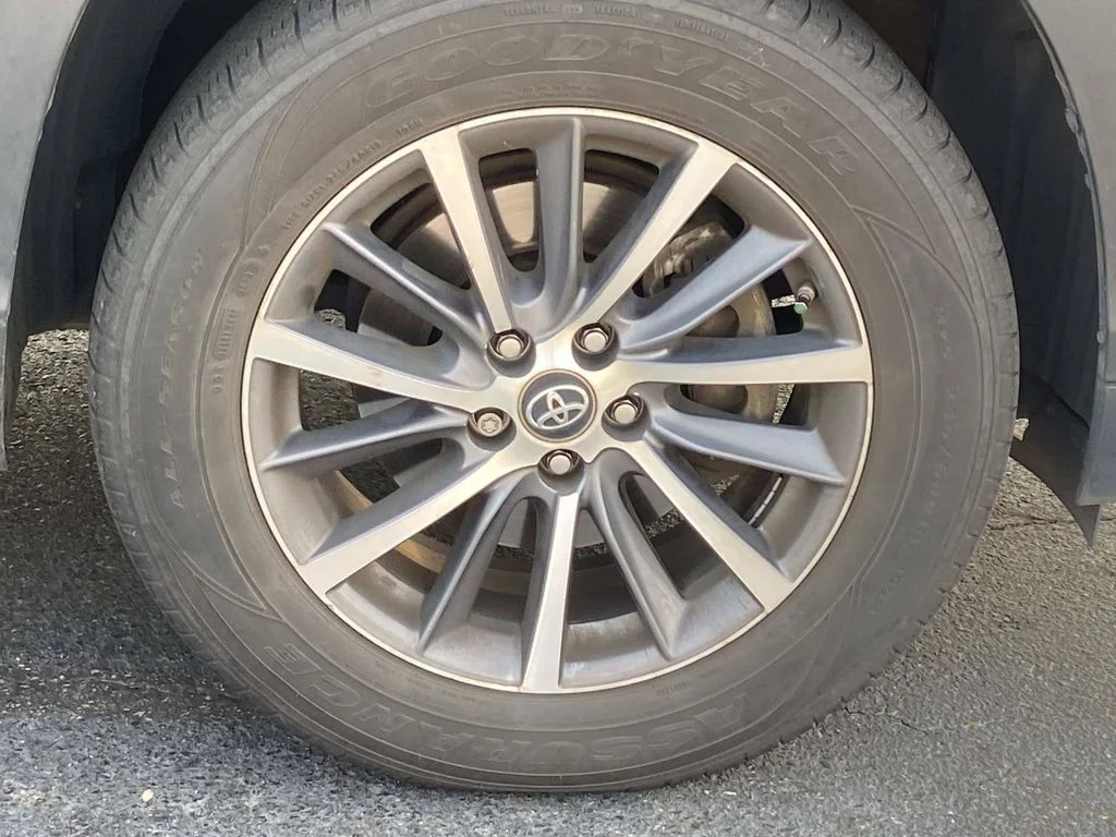 Used 2018 Black Toyota XLE image 9
