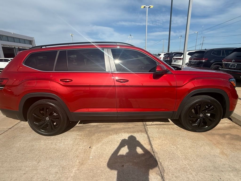 Used 2022 Blue Volkswagen 3.6L V6 SE w/Technology image 5
