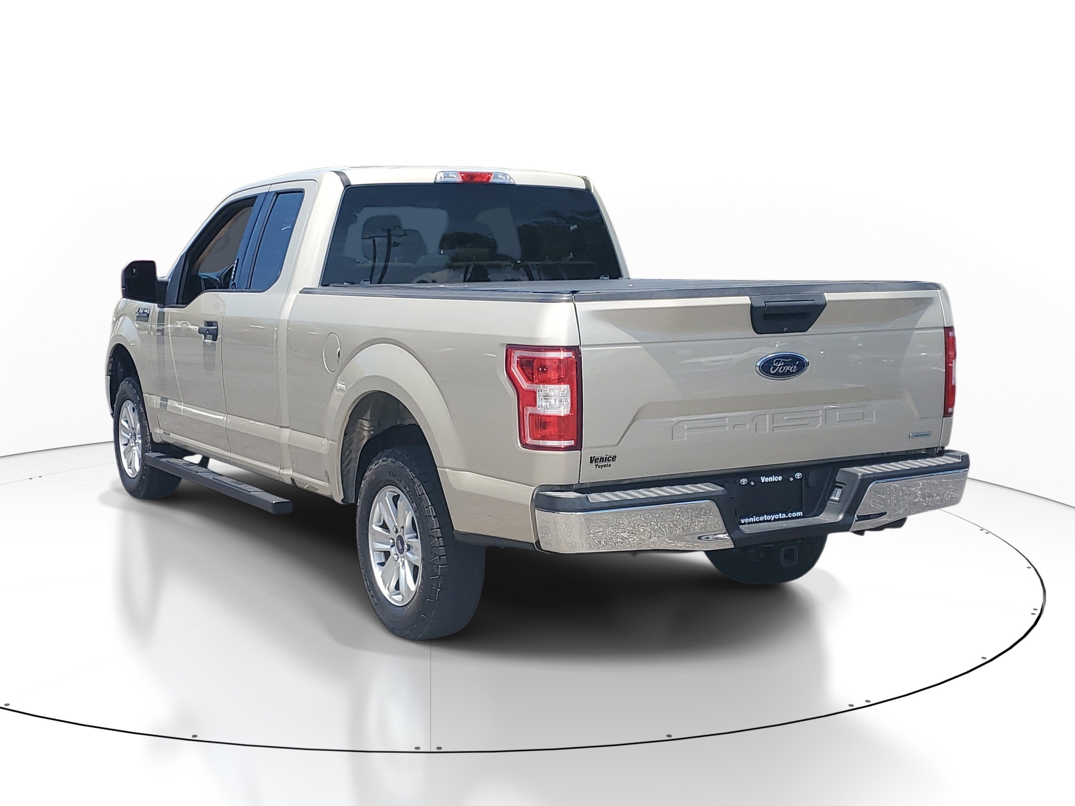 Used 2018 White Gold Ford XLT image 3