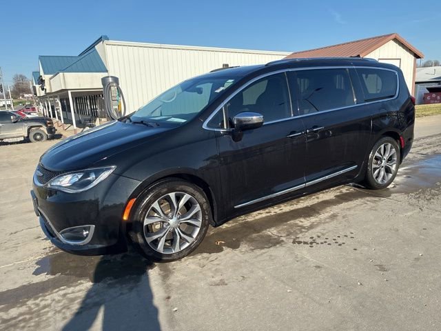 Used 2018 Chrysler Pacifica Limited with VIN 2C4RC1GG0JR115681 for sale in Kansas City