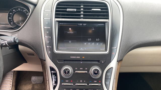 Used 2016 Ruby Red Metallic Lincoln Reserve image 13