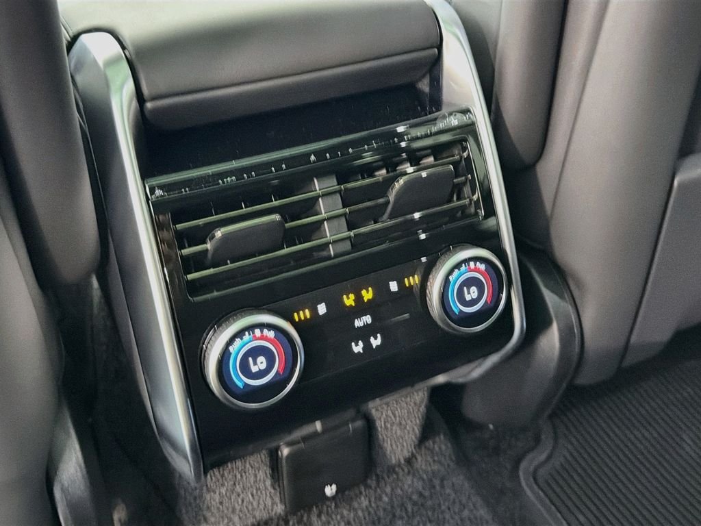 New 2026 Carpathian Grey Land Rover SE 7 Seats image 27